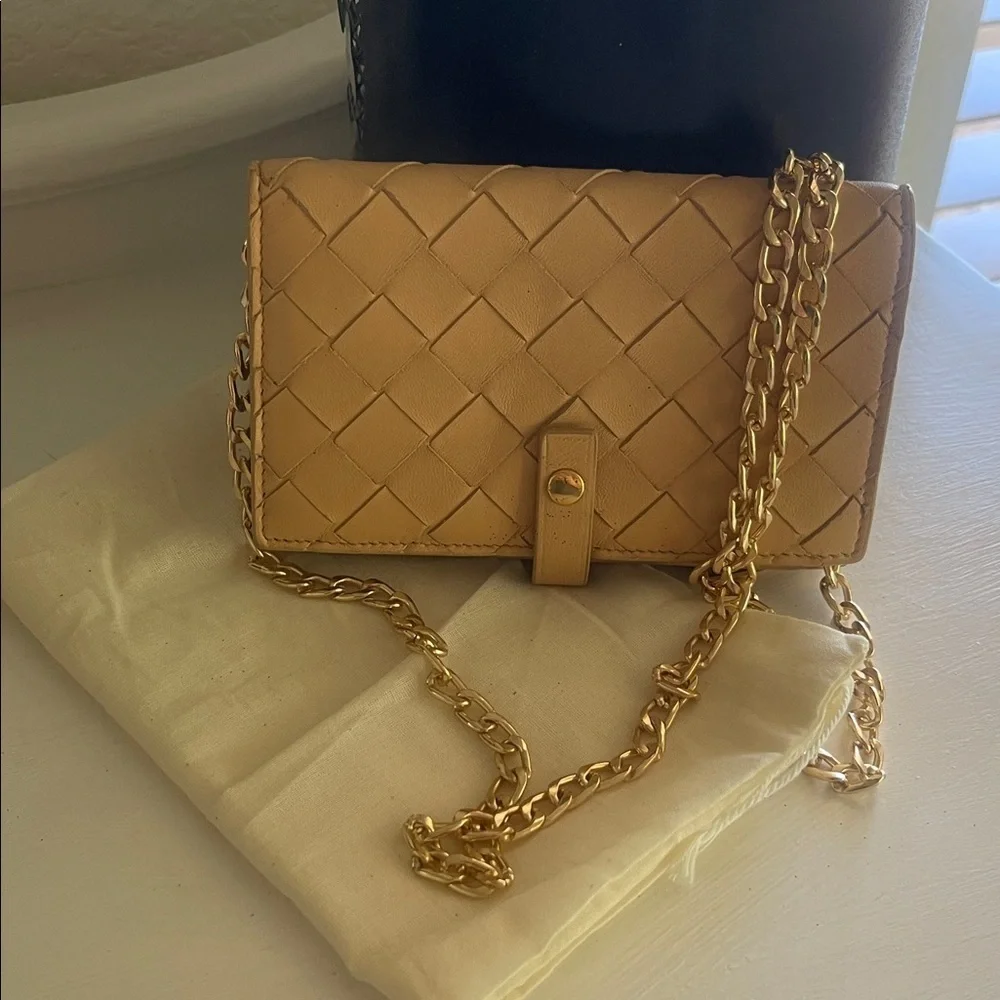 Bottega Veneta Pale Brown Intrecciato Bifold Wallet.